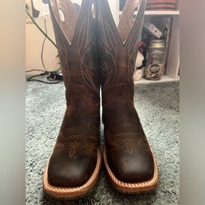 Never worn, there great for any occasion